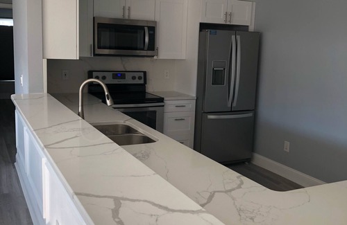 Diamond Beach Condominio | FRENTE AL OCÉANO REFORMADO CON BLDG 2BDRM / 2 BAÑO COMPLETO - Seapointe Village W / Private Beach