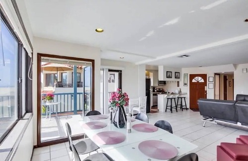 South Mission Beach Casa | OCEAN FRONT DUPLEX IN SOUTH MISSION BEACH, top and bottom units rented together