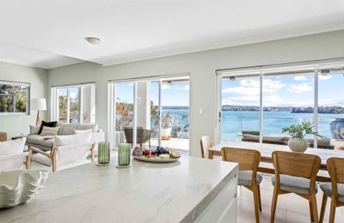Bundeena Casa | Ocean Front Luxury The Lambeth Walk