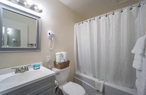 Rehoboth Beach Hotel | Ocean Glass Inn - Queen Room