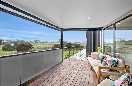 Jan Juc Casa | Ocean, Golf Course and Parkland Views 250m to Sand