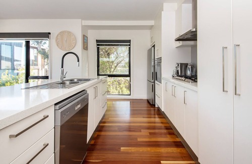 Ocean Grove Casa | Ocean Grove Sunsets on Driftwood