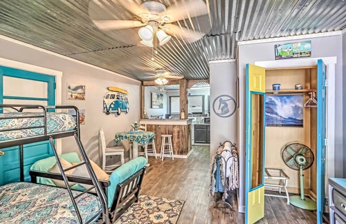 Ocean Isle Beach Apartamento | Central Ocean Isle Beach Studio w / patio trasero Gazebo!