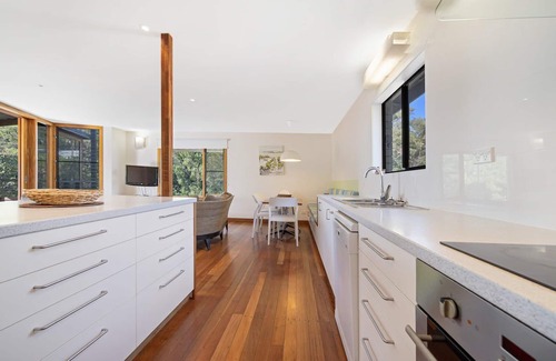 Point Lookout Casa | Ocean Mist Beach House | 5 bedroom, 2 bathroom, sleeps 10, 400m to beach