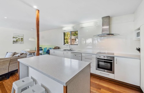 Point Lookout Casa | Ocean Mist Beach House | 5 bedroom, 2 bathroom, sleeps 10, 400m to beach