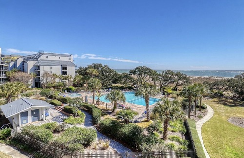 Isle of Palms Condominio | Ocean Overlook at 310B Shipwatch|Oceanfront | Wonderful Oceanfront Deck|Winter Monthly Discount |...