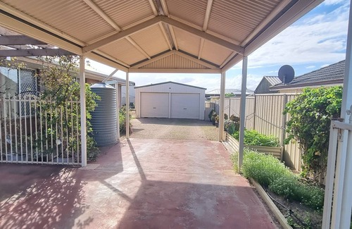 Sinclair Casa | Ocean St Delight - family home close to beautiful beaches