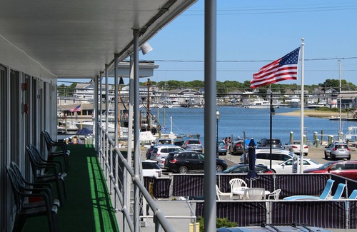 Hyannis Hotel | Ocean Street Inn on Hyannis Harbor