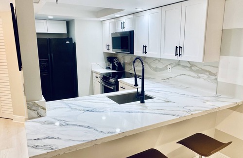 Miami Beach Condominio | Ocean View 1Br 1.5Ba Stylish Beach Condo + Parking