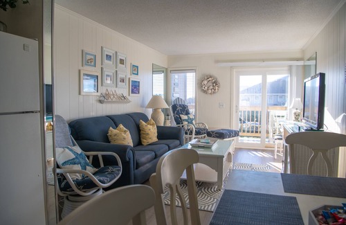 Ash Condominio | Ocean View, 2 Bedroom, 2 Bath with direct beach access and pool