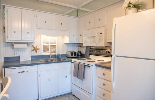 Ash Condominio | Ocean View, 2 Bedroom, 2 Bath with direct beach access and pool