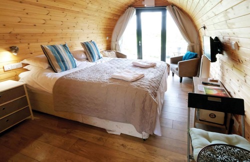 Skewen Casa | Ocean View 6 - 1 Bed Large Bridal - Llanrhidian