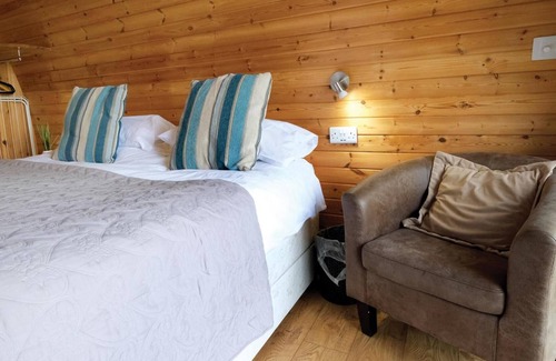 Skewen Casa | Ocean View 6 - 1 Bed Large Bridal - Llanrhidian