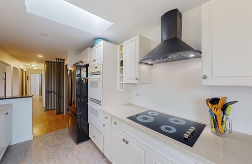 Bandon Casa | Ocean view 70s-themed home with beach access, grill, funky interior, & W/D