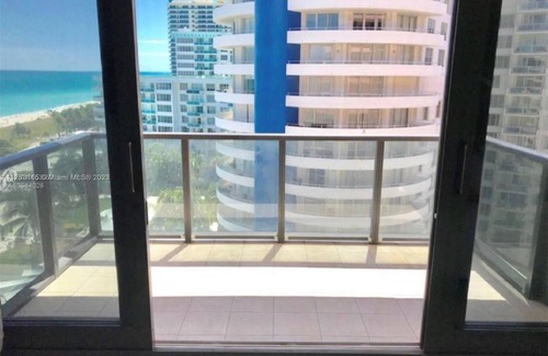 Miami Beach Condominio | Ocean View and City Viewall Tiled.sleeps 6