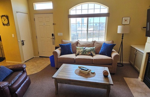 Oceano Condominio | Ocean view condo a block from the beach