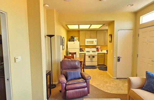 Oceano Condominio | Ocean view condo a block from the beach