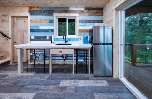 Chiniak Cabaña | Ocean View Cottage: Wake Up to Waves at Friends by the Ocean