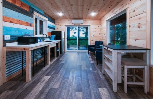 Chiniak Cabaña | Ocean View Cottage: Wake Up to Waves at Friends by the Ocean