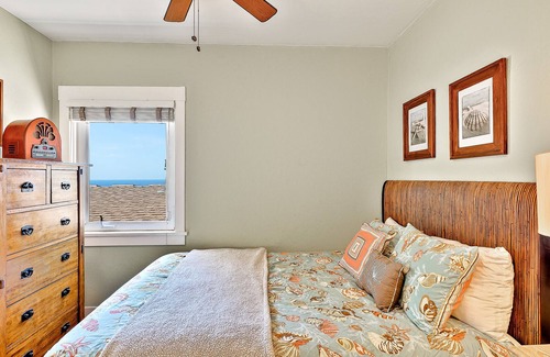 Village of La Jolla Cabaña | Ocean-view cottage with steps from La Jolla Cove & Prospect Street