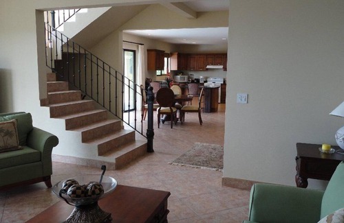 Playa Hermosa Villa | Vista al mar desde todas las habitaciones de esta casa!