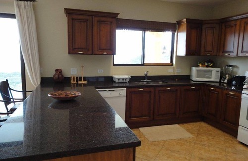 Playa Hermosa Villa | Vista al mar desde todas las habitaciones de esta casa!