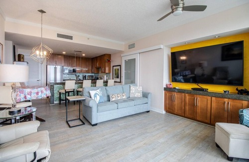 Biloxi Condominio | Ocean view from every room!