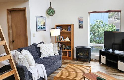 Yachats Casa | Ocean View in Yachats! Dog Friendly! Ya-Hut
