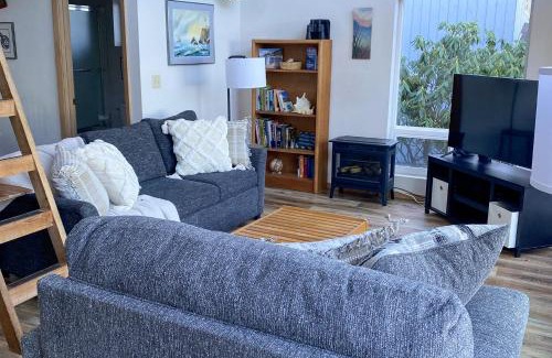 Yachats Casa | Ocean View in Yachats! Dog Friendly! Ya-Hut