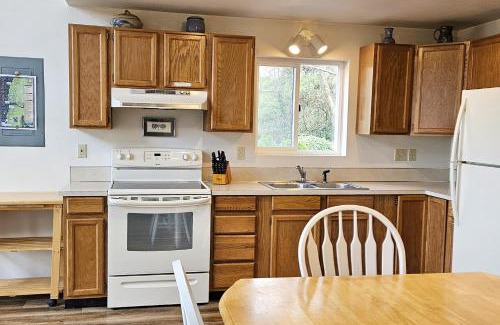 Yachats Casa | Ocean View in Yachats! Dog Friendly! Ya-Hut