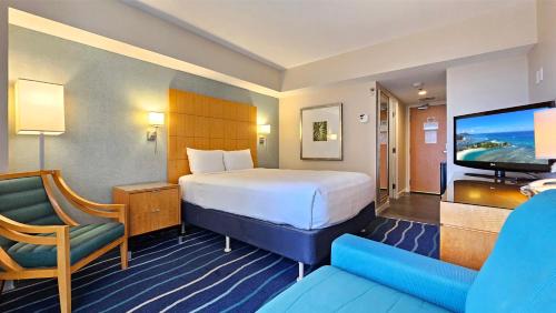 Ala Moana Hotel | Ocean View Room at Ala Moana Hotel- Fees include