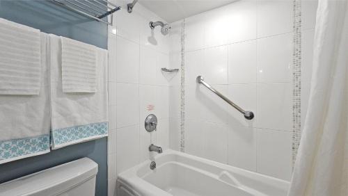 Ala Moana Hotel | Ocean View Room at Ala Moana Hotel- Fees include