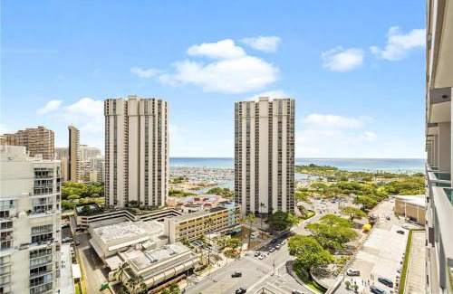 Ala Moana Casa | Ocean View Studio w Balcony 2318