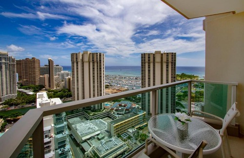 Ala Moana Hotel | Ocean Views from balcony Walk to Beach and Mall 3024