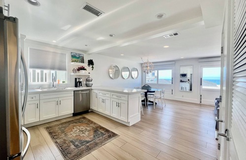 West Newport Casa | Ocean Views. Modern 3Bed 2Bath Sleep 9people Steps to the Water.