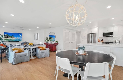 West Newport Casa | Ocean Views. Modern 3Bed 2Bath Sleep 9people Steps to the Water.