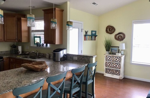 South Nags Head Casa | Vistas al mar! ¡A solo 350 pies de la playa! ¡Ropa de cama, bicicletas y más GRATIS!