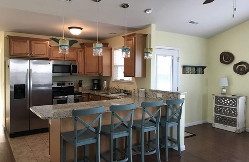 South Nags Head Casa | Vistas al mar! ¡A solo 350 pies de la playa! ¡Ropa de cama, bicicletas y más GRATIS!