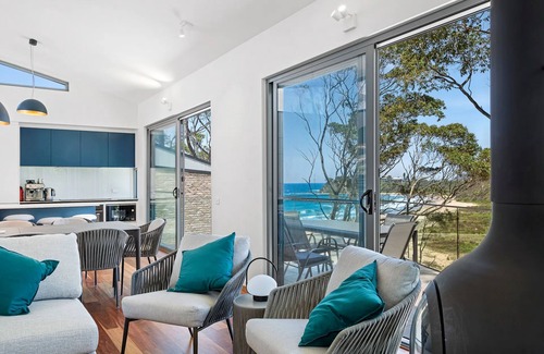 Rosedale Casa | Ocean Views, Steps to Beach & WiFi | Yowani House