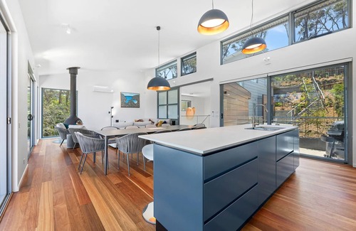 Rosedale Casa | Ocean Views, Steps to Beach & WiFi | Yowani House
