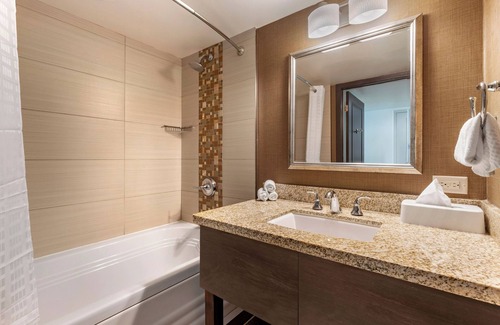 Northeast Virginia Beach Complejo | Oceanaire Virginia Beach - STUDIO PARTIAL OCEAN VIEW 2 DOUBLES