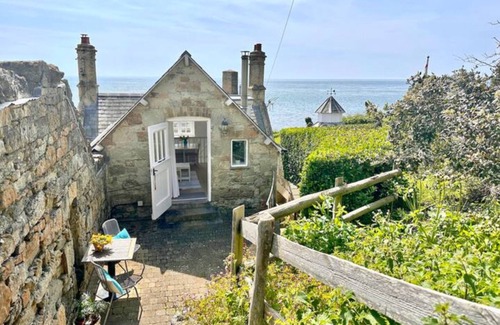 Bonchurch Cabina | Oceanblue: The Hideaway