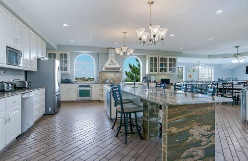 Corolla Casa | 4x1487, The Dream / Oceanfront / 18 habitaciones / 12 baños completos / 2 medios baños