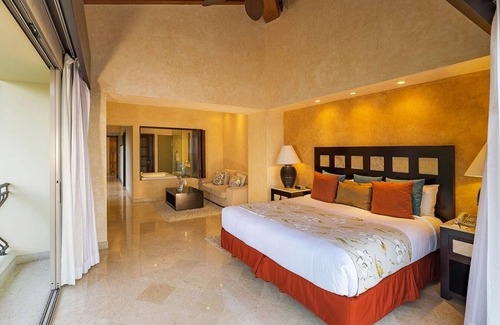 Amapas Complejo | Oceanfront 3BR Penthouse, 5 Star Garza Blanca Gated Resort, 13-20Dec2025 & more!