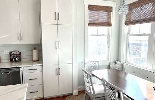 Atlantic Beach Cabaña | Nuevo y bellamente decorado Cottage frente al mar en el corazón de Atlantic Beach