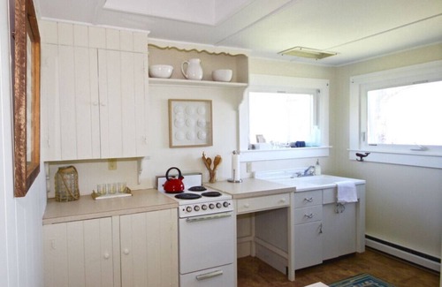 Owls Head Cabaña | Oceanfront and Pet Friendly Cottage