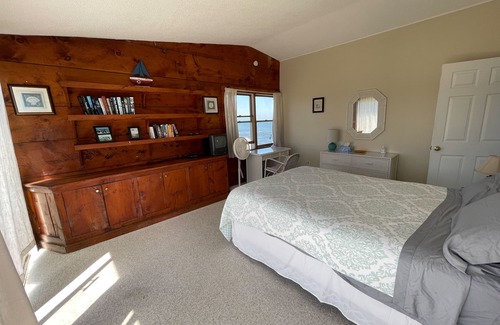 Narragansett Casa | Alquileres de otoño disponibles-Oceanfront Beach House- Narragansett, RI