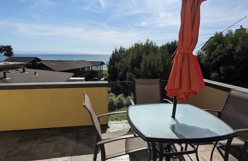 Aptos Casa | Oceanfront Bliss: Modern Family Retreat Steps from Seacliff Beach – Book Now!
