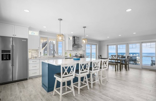 East Sandwich Casa | Oceanfront Cape Escape with Panoramic Bay Views