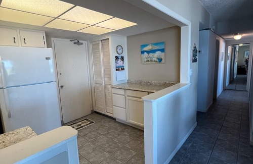 South Patrick Shores Condominio | Condominio frente al mar! 2 camas King, 2 baños, cocina completa, piscina